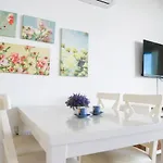 Aphrodite Beachfront Official Hotel