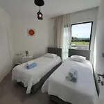 Aphrodite Beachfront Official Ghaziveran