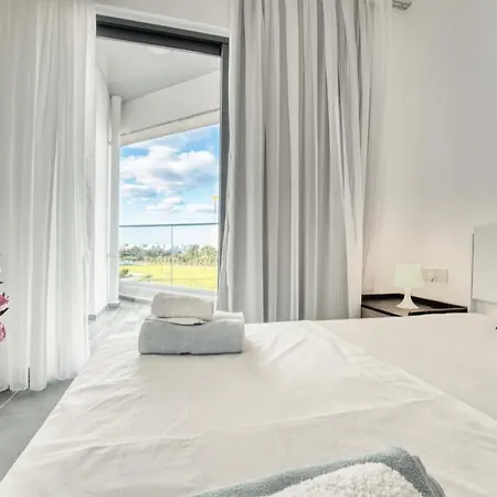 Aphrodite Beachfront Official Hotell