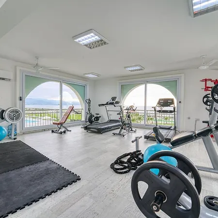 Aphrodite Beachfront Official Hotell