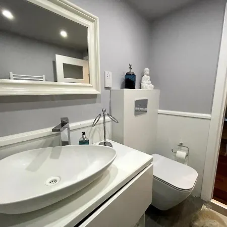 Aphrodite Beachfront Official Ghaziveran