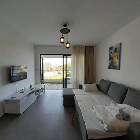 호텔 Aphrodite Beachfront Official 3*