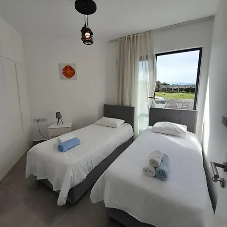 Aphrodite Beachfront Official Καζιβερά