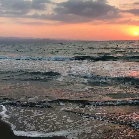 Aphrodite Beachfront Official מלון 3*