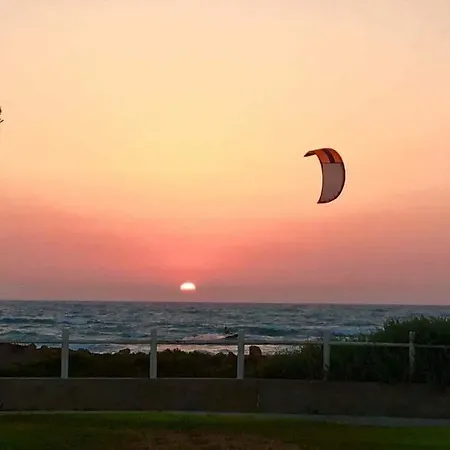 Aphrodite Beachfront Official מלון 3*