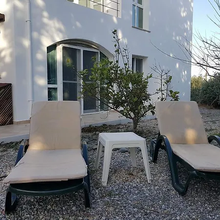 Aphrodite Beachfront Official מלון 3*