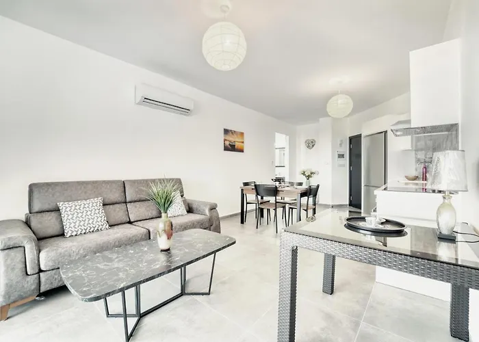 Aphrodite Beachfront Official Hotel 3*