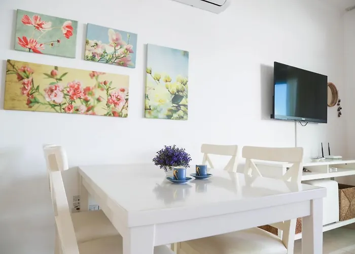 Aphrodite Beachfront Official Hotel