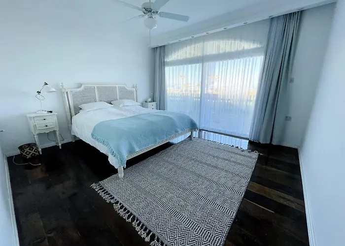 Aphrodite Beachfront Official Hotel