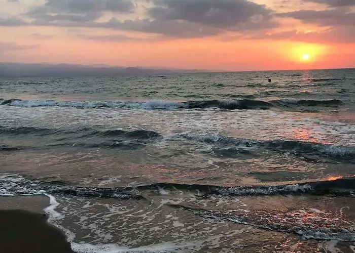 Aphrodite Beachfront Official Hotel 3*